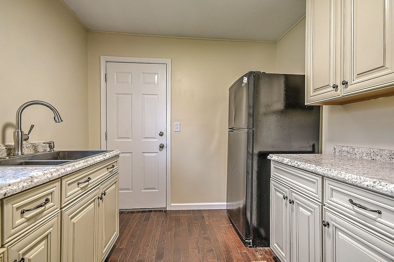 214 Taylor Ave - Photo 6 of 27