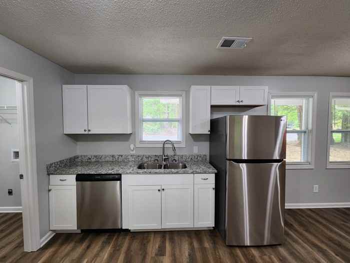 723 W Creek Cir - Photo 3 of 19