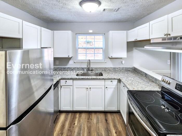 2800 Pebblebrook Ct - Photo 2 of 21