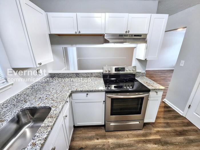 2800 Pebblebrook Ct - Photo 4 of 21