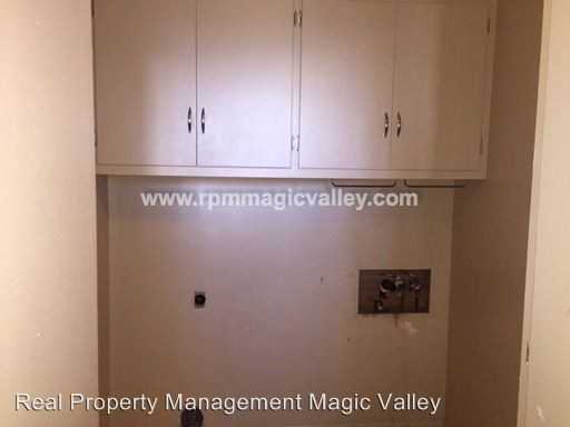 961 W Main St - Photo 3 of 19