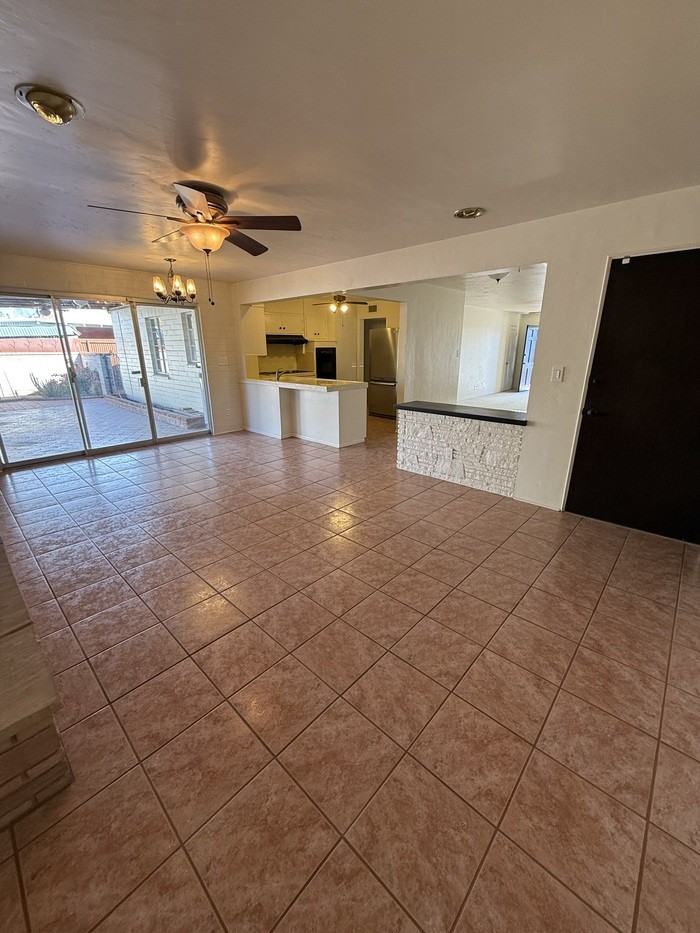 418 S Jerrie Ave - Photo 7 of 19