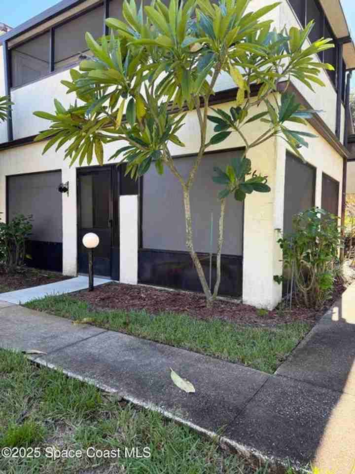 2613 S Park Ave - Photo 2 of 14