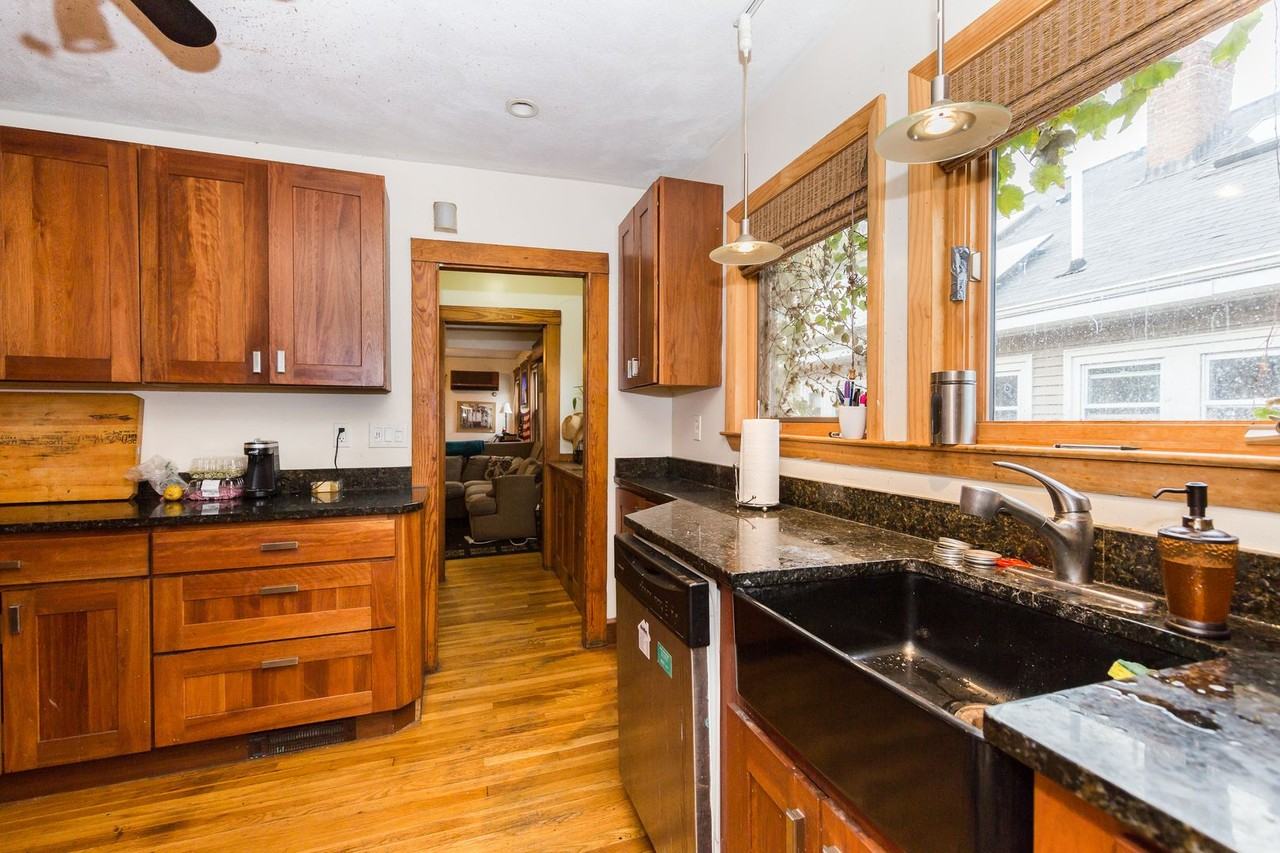 187 Calumet Street - Photo 5 of 19