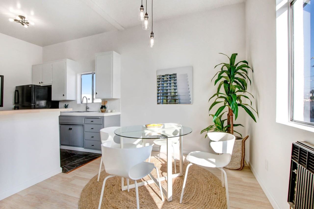 1047 N Ardmore Ave - Photo 3 of 15