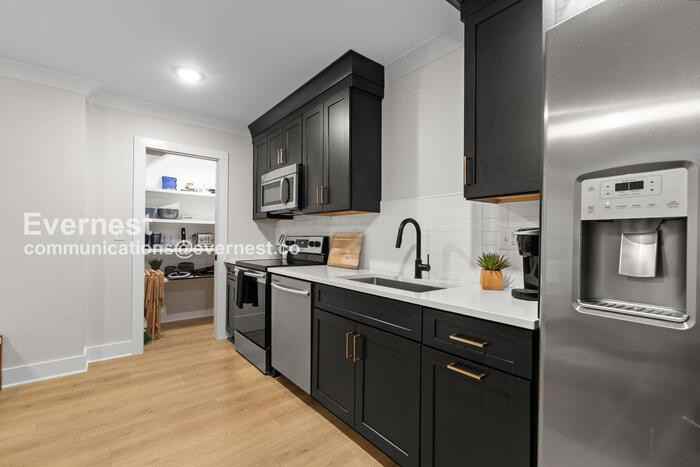 110 Duke St #7 - Photo 3 of 16