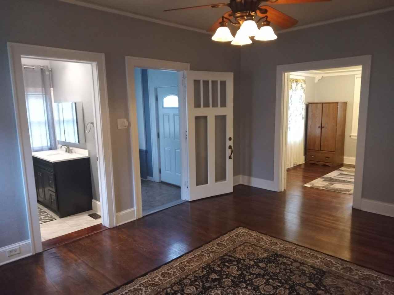 221 Summit St - Photo 7 of 18