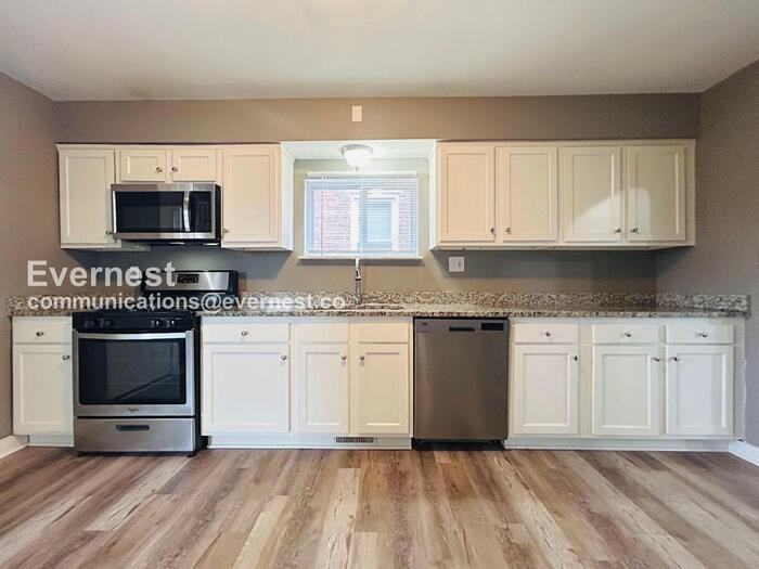 763 Shaw Ave - Photo 2 of 27