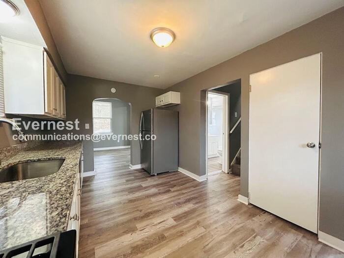 763 Shaw Ave - Photo 4 of 27