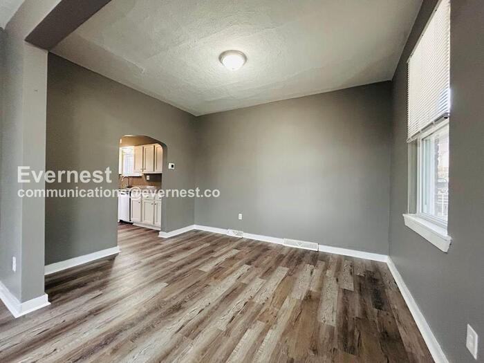 763 Shaw Ave - Photo 5 of 27