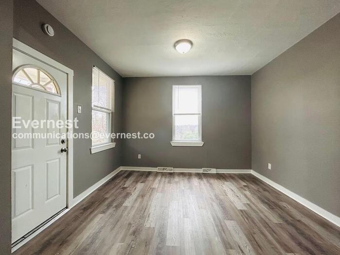 763 Shaw Ave - Photo 7 of 27