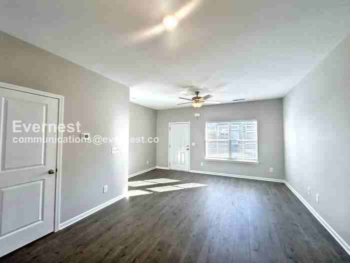 223 Tara Ct - Photo 3 of 15