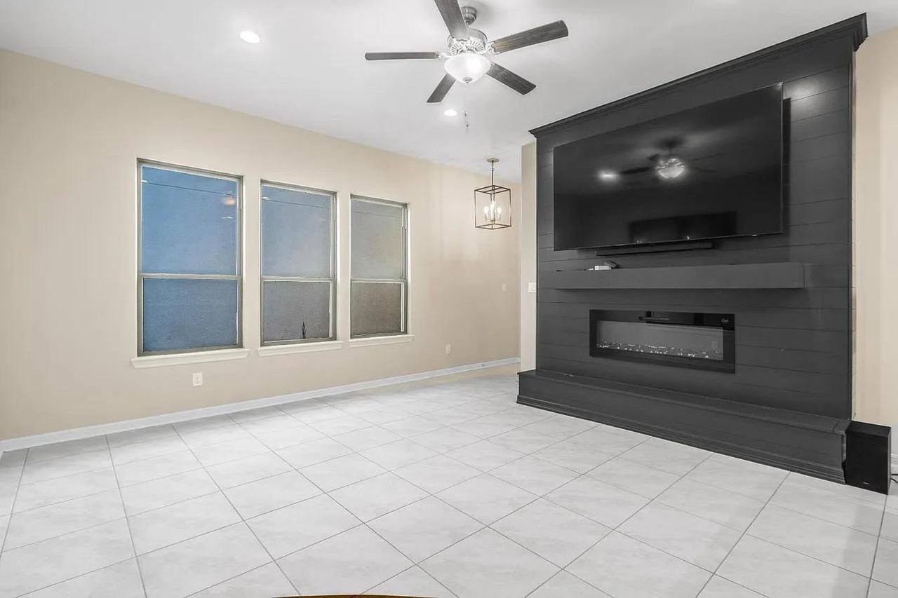 10308 North 13th Street - Photo 3 of 20