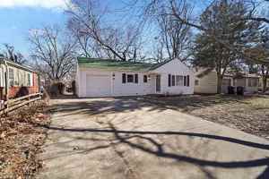 featured image of 2412 Southwest Mission Avenue