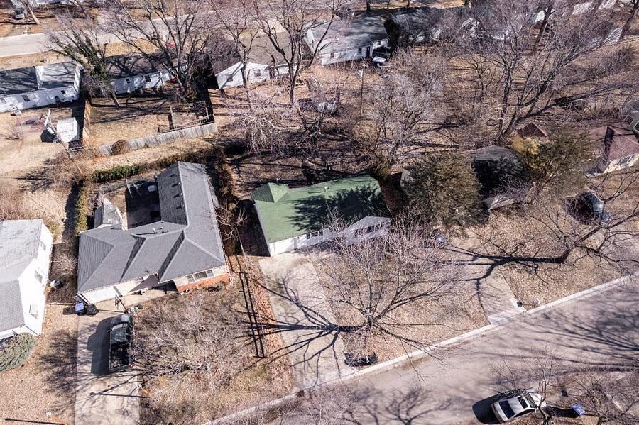 2412 Southwest Mission Avenue - Photo 4 of 20