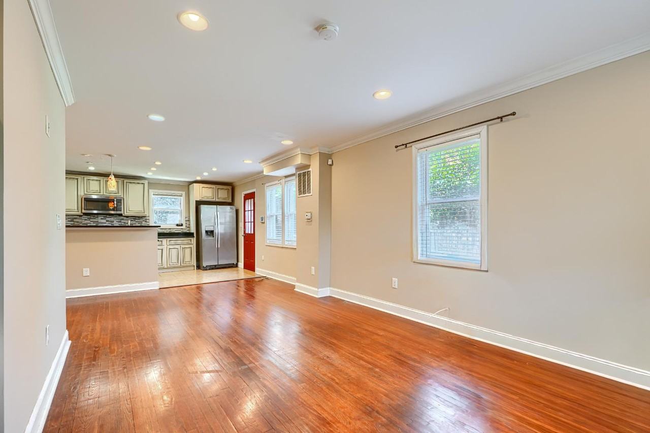 6110 Everall Avenue - Photo 2 of 15