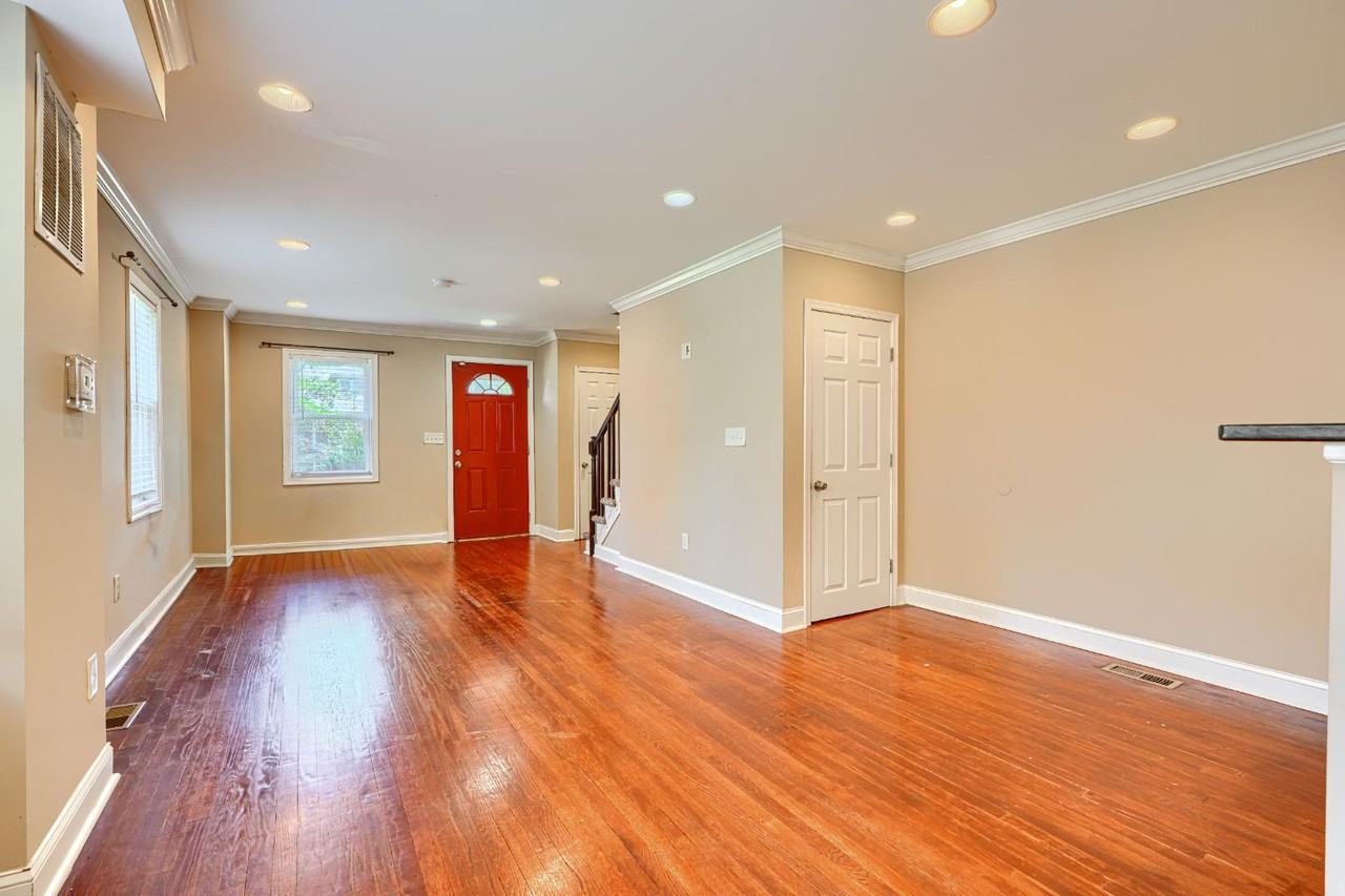 6110 Everall Avenue - Photo 4 of 15