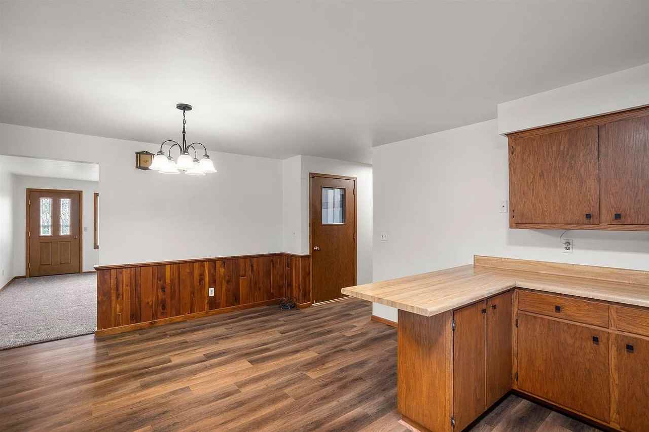 1303 Haen Dr - Photo 3 of 19