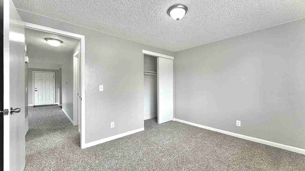 1731 28th St #B - Photo 4 of 9