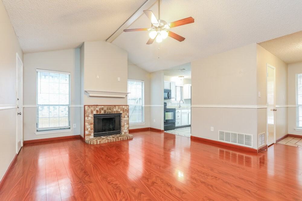 1114 Hidden Creek Dr - Photo 5 of 16