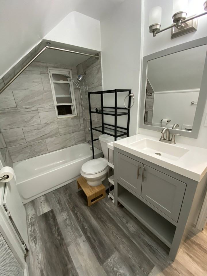 3102 Holbrook St #2UPSTAIRS - Photo 4 of 17