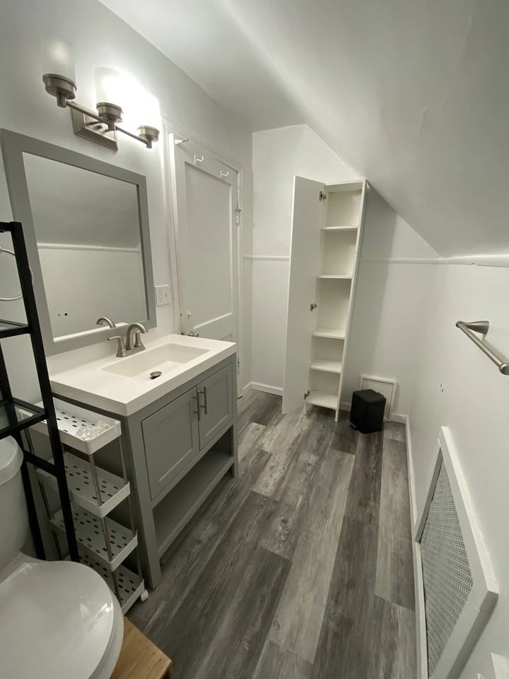 3102 Holbrook St #2UPSTAIRS - Photo 5 of 17