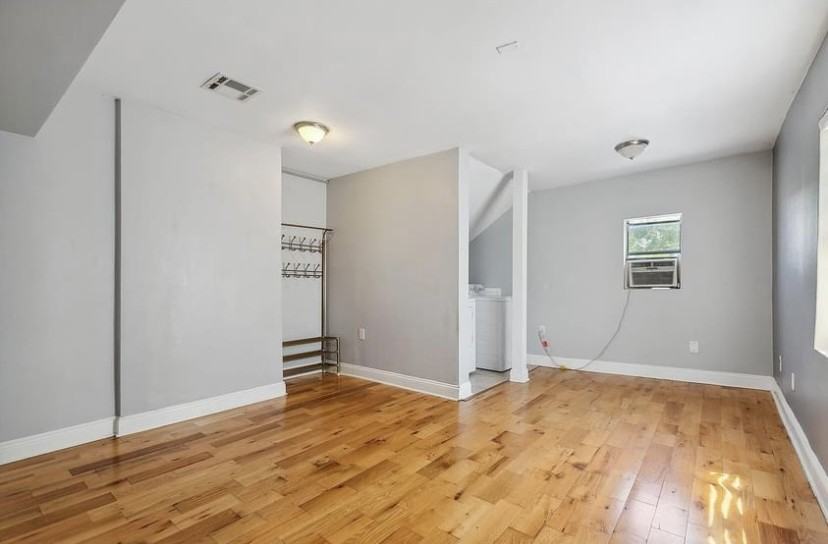 2135 Mirabeau Avenue #NA - Photo 3 of 9