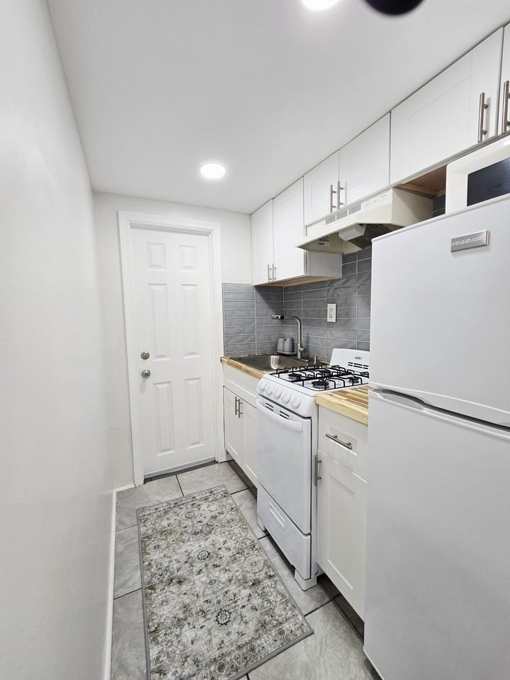 6142 North 8th Street #A - Photo 5 of 16