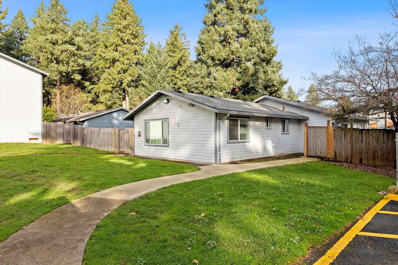 Briar Rose Apartments - Photo 4 of 16