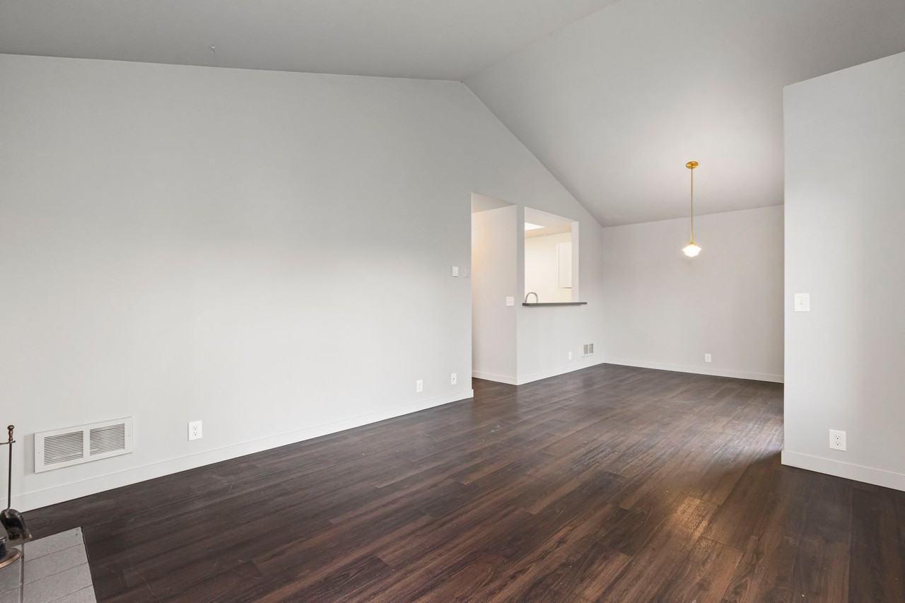 Interlake 21 - Photo 5 of 32