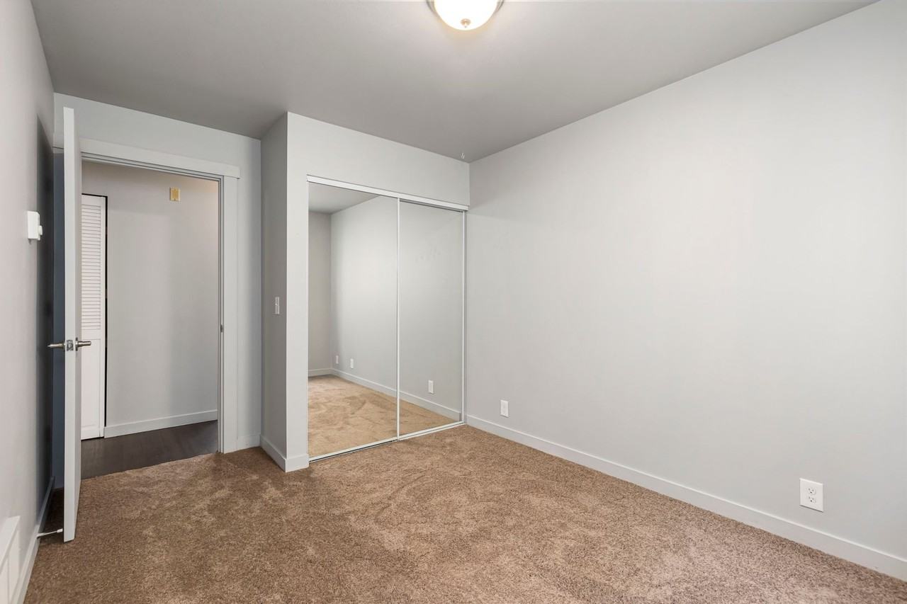 Interlake 21 - Photo 7 of 32