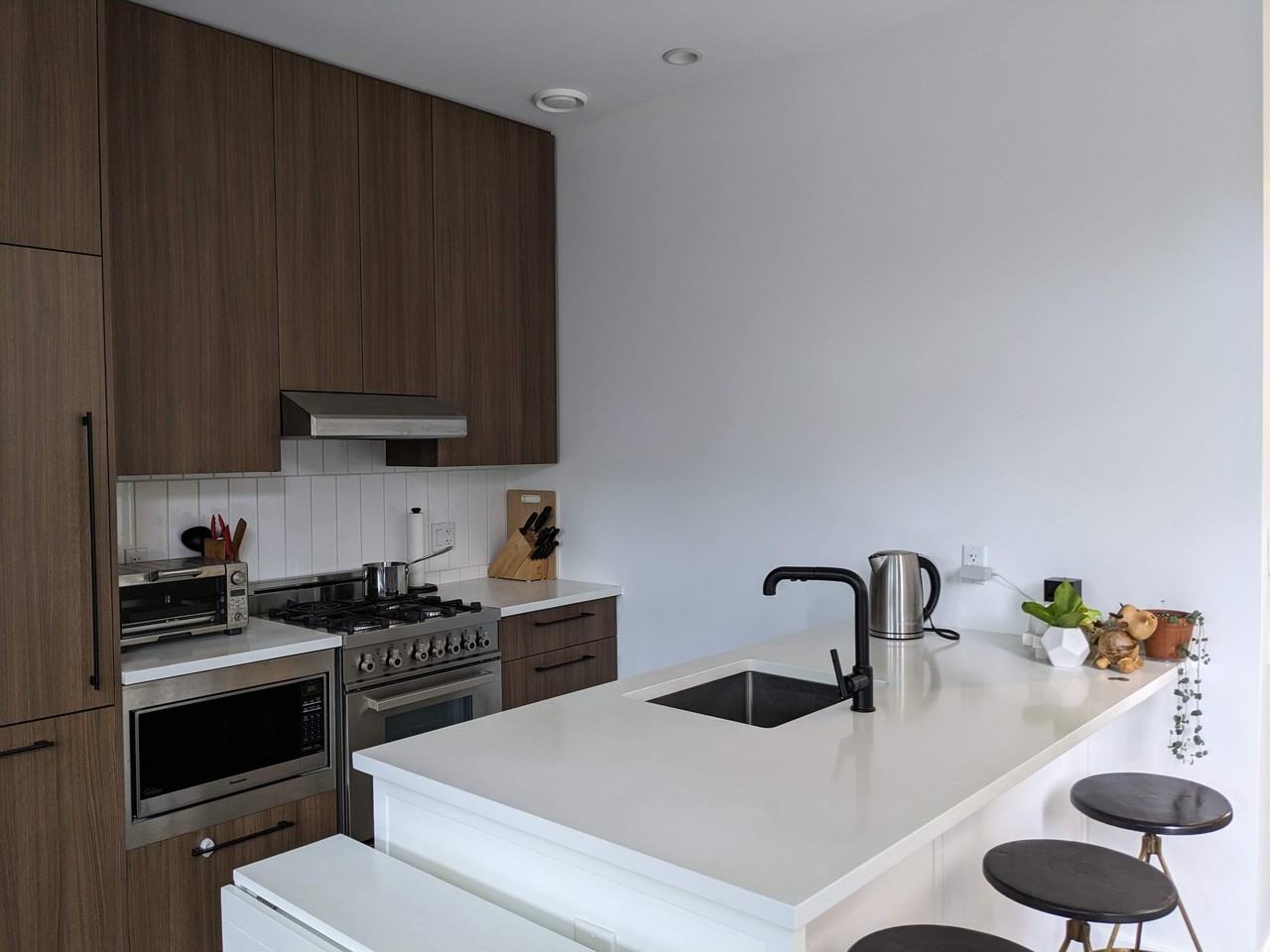 288 West King Edward Avenue #103 - Photo 4 of 10