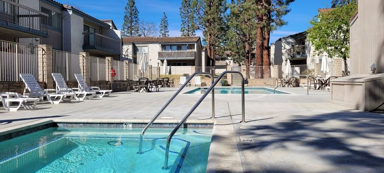 Ashwood Gardens - Photo 4 of 48