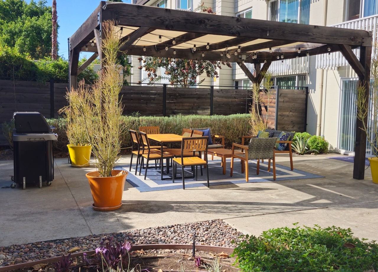 Welcome to La Villa Lake Apartments - Photo 6 of 49