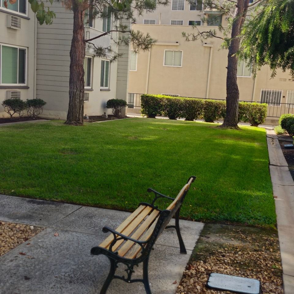 Welcome to La Villa Lake Apartments - Photo 7 of 49