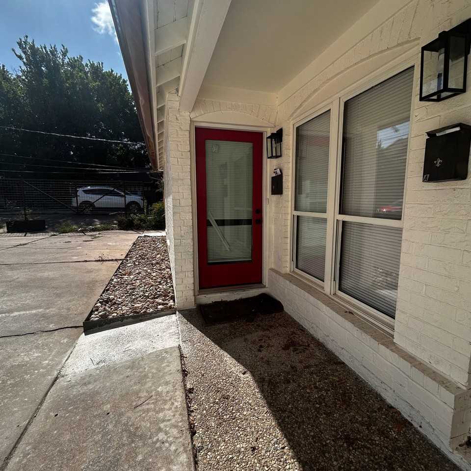 1005 West Martin Luther King Jr Boulevard #B - Photo 3 of 36