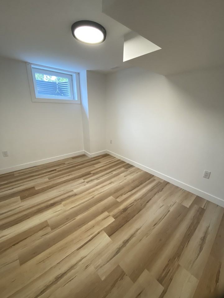 340 Trudeau Dr Lowr - Photo 3 of 9