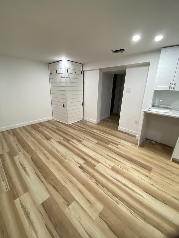 340 Trudeau Dr Lowr - Photo 4 of 9