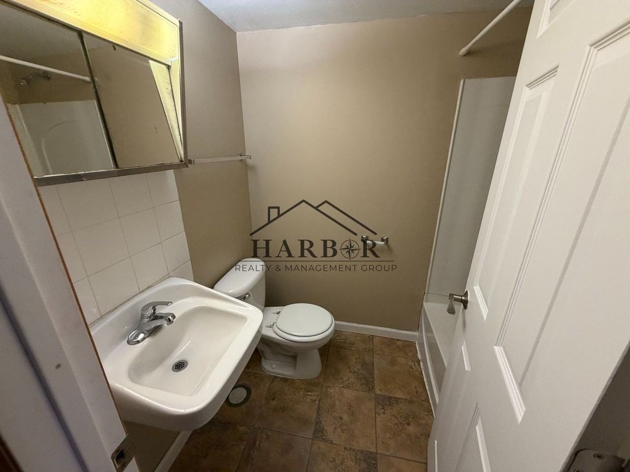 202 11th Avenue Northwest - Photo 7 of 10