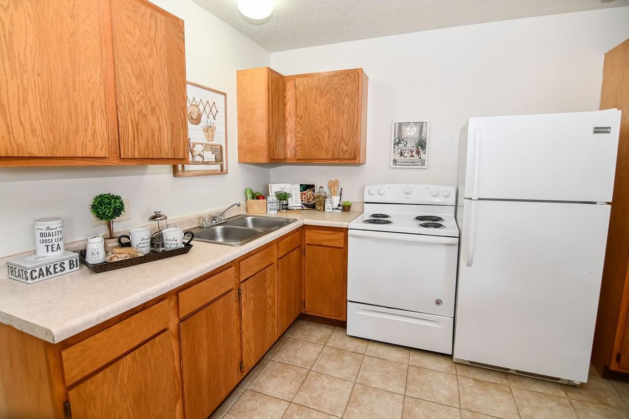 405 Plaza Heights Rd - Photo 2 of 26