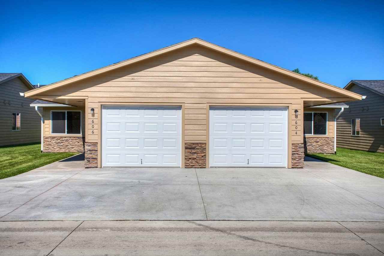 405 Plaza Heights Rd - Photo 4 of 26