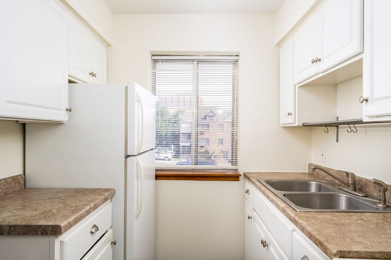 2001 Bryant Ave S - Photo 3 of 19