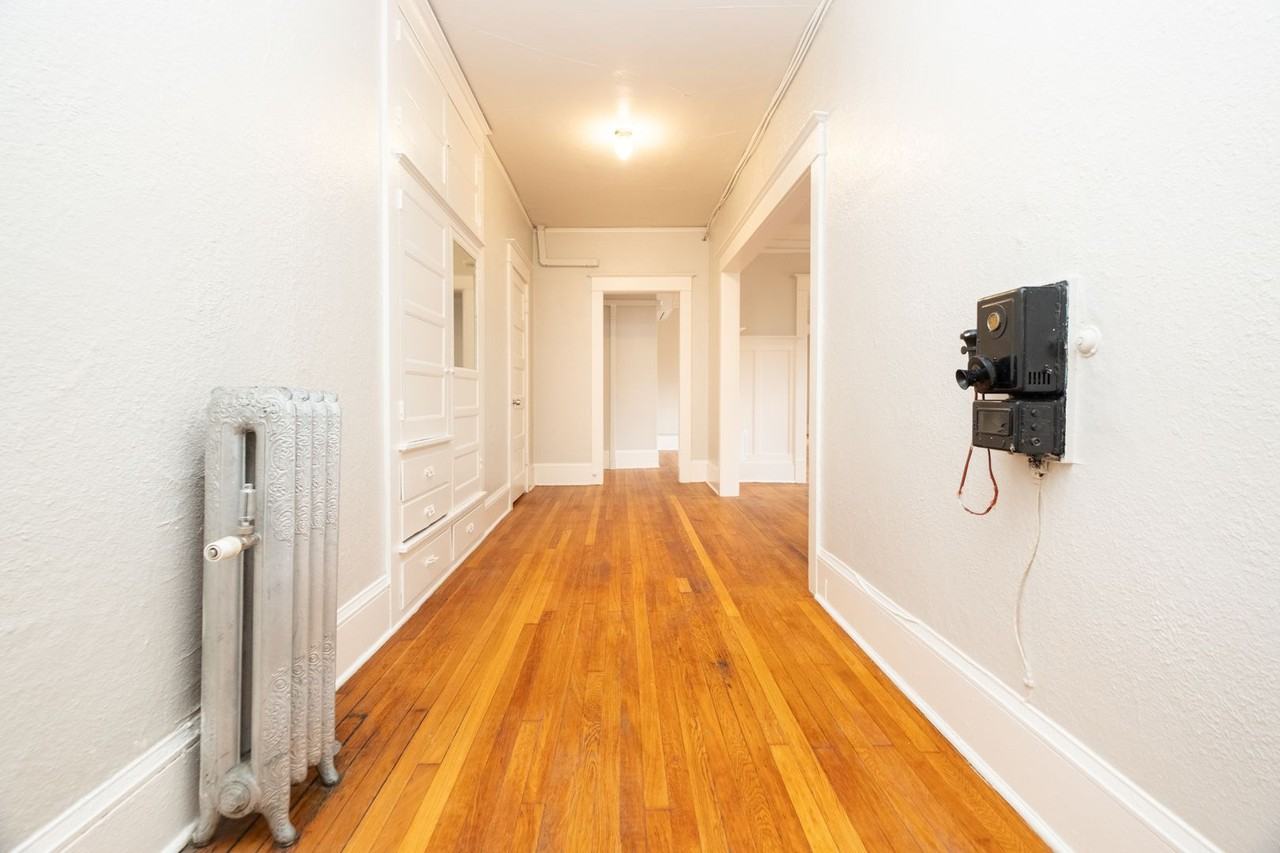 833 NE Schuyler St. - Photo 4 of 25