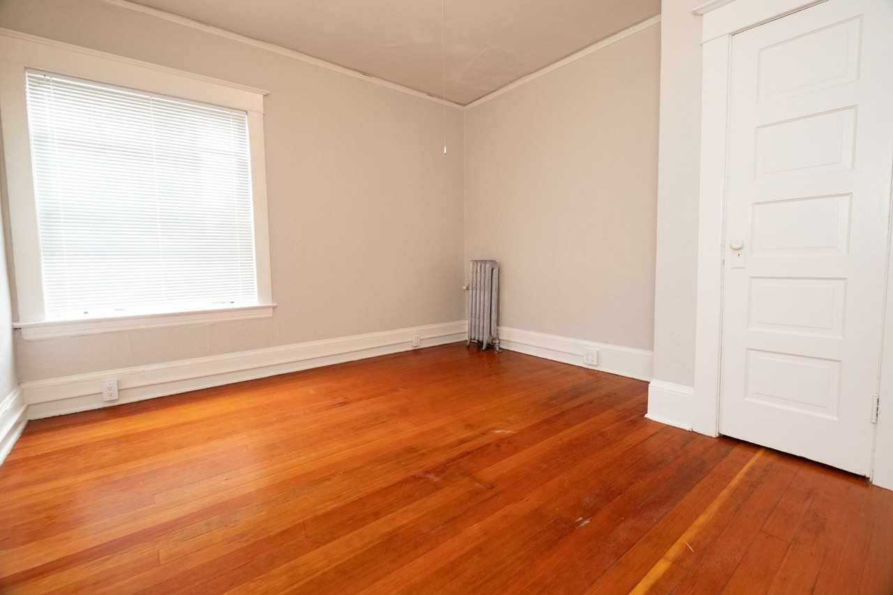 833 NE Schuyler St. - Photo 6 of 25