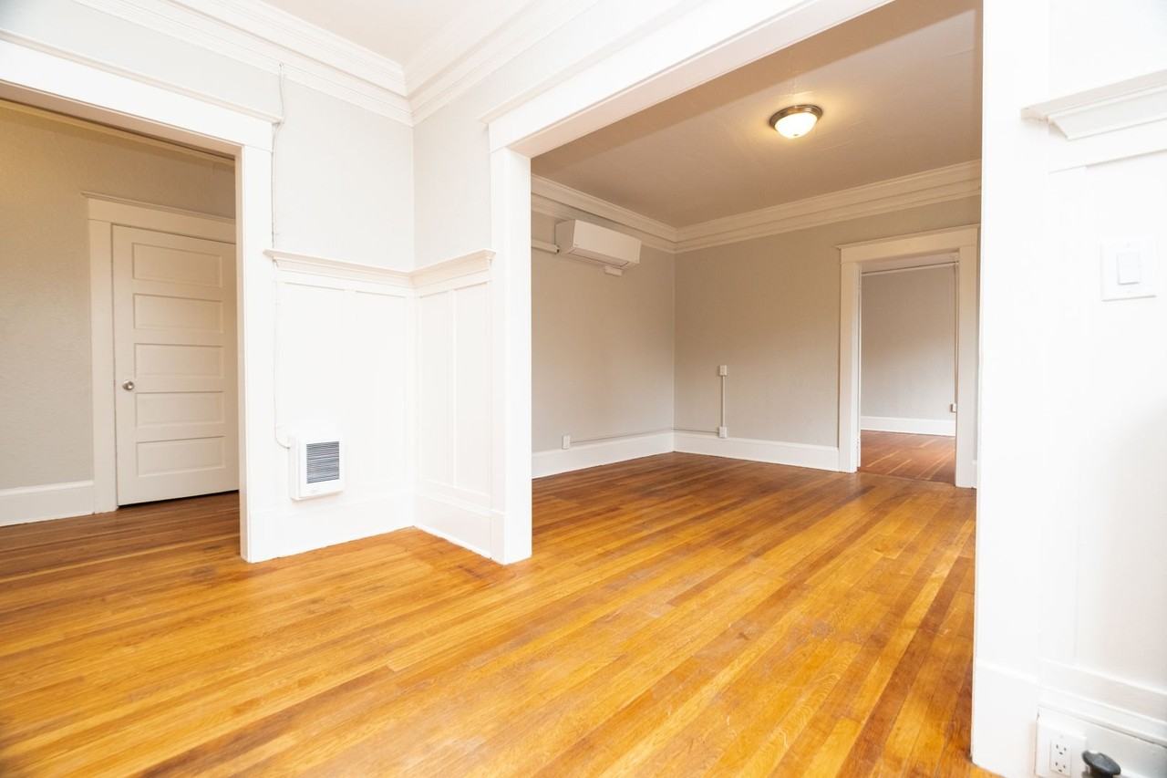 833 NE Schuyler St. - Photo 7 of 25