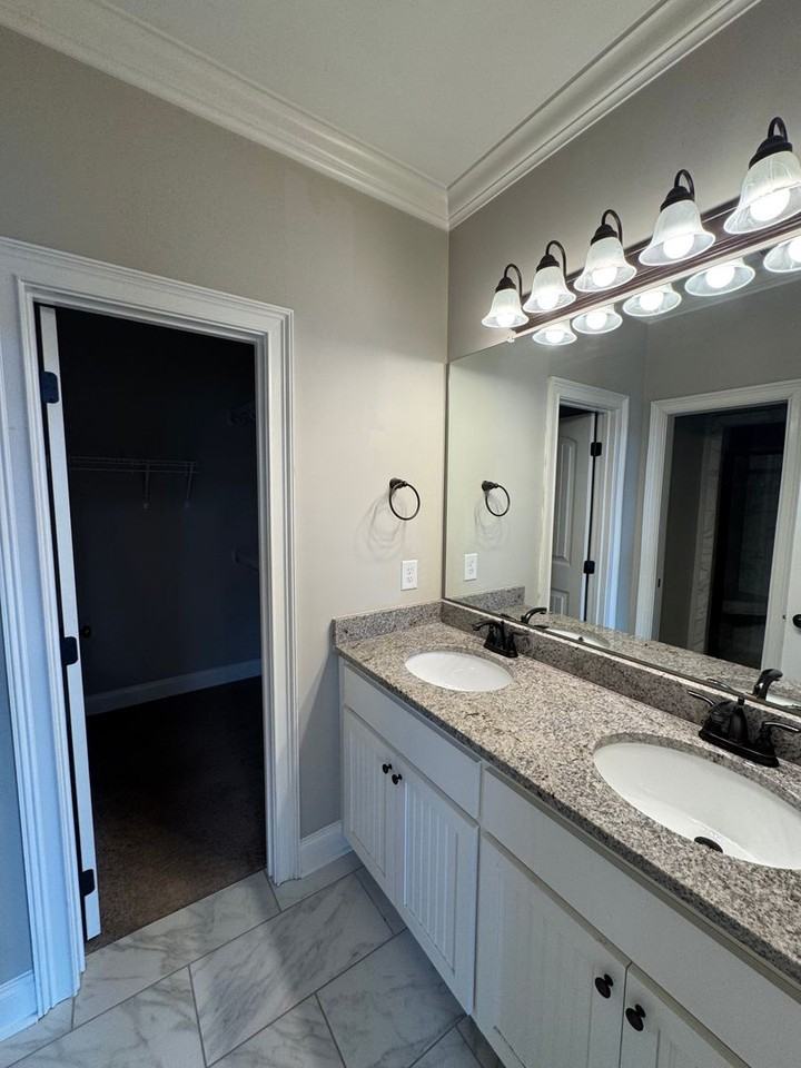 1102 Runningvine Ln - Photo 7 of 15