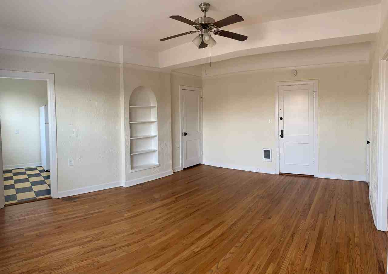 Regal Manor - Photo 2 of 24