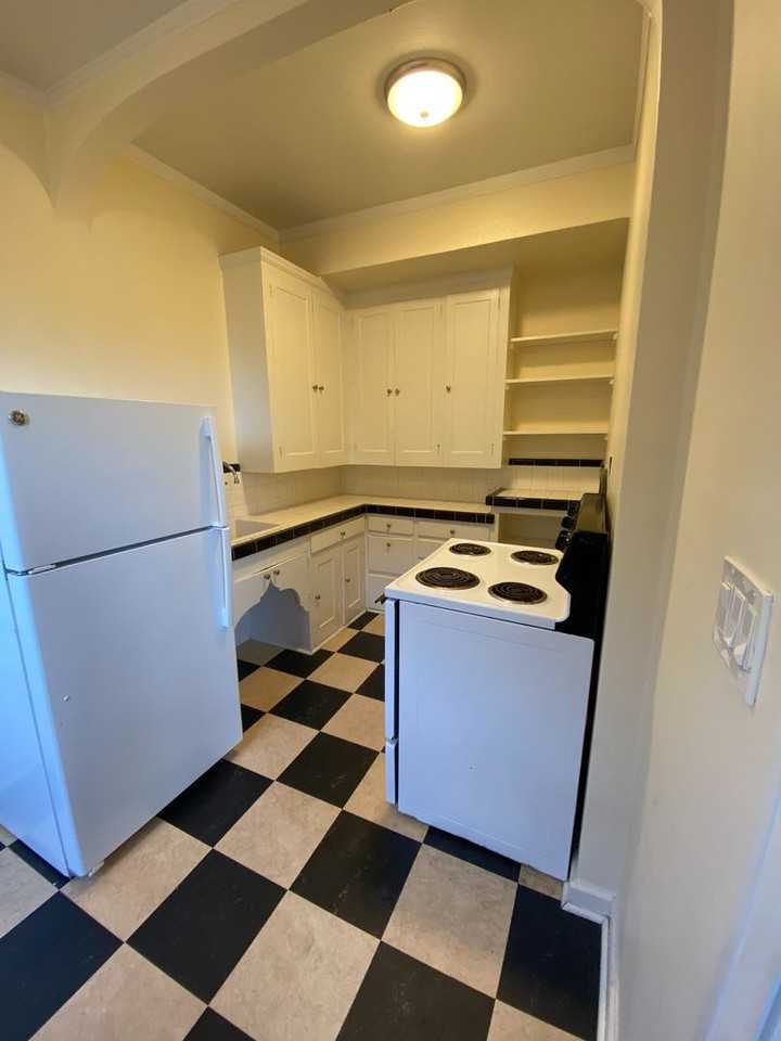 Regal Manor - Photo 3 of 24