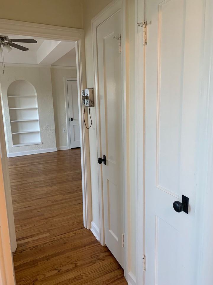 Regal Manor - Photo 4 of 24