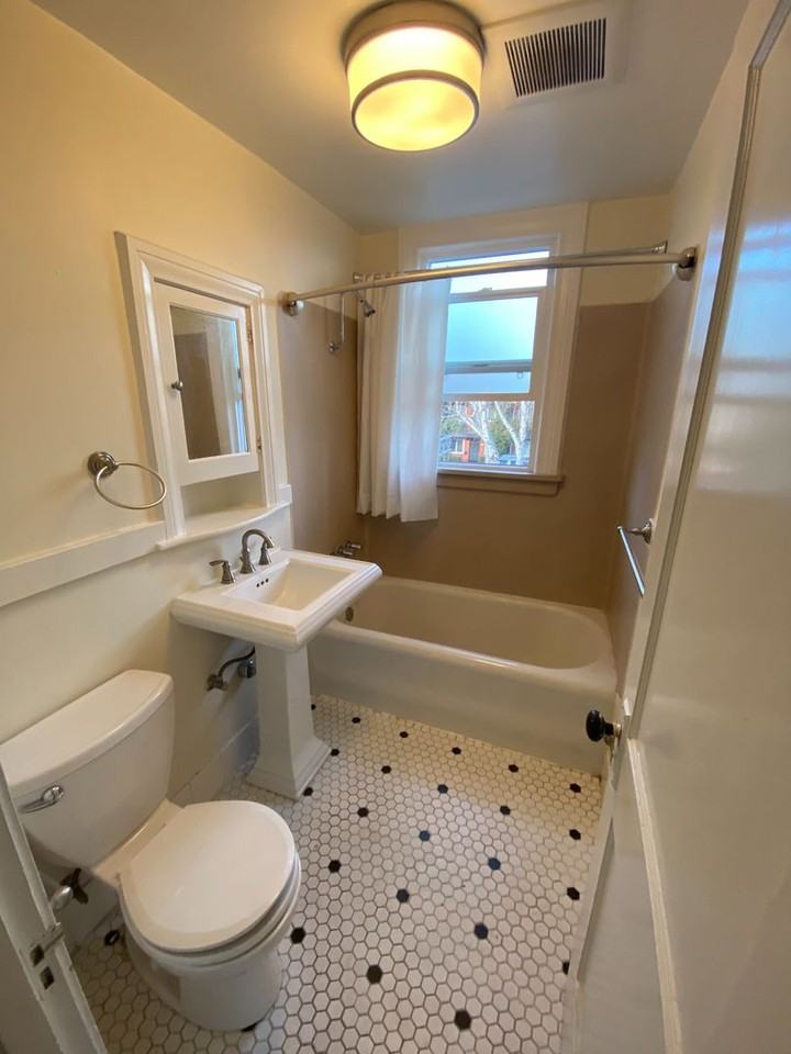 Regal Manor - Photo 5 of 24